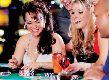 tavolo da blackjack con fiches