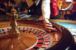 croupier indirizza la pallina